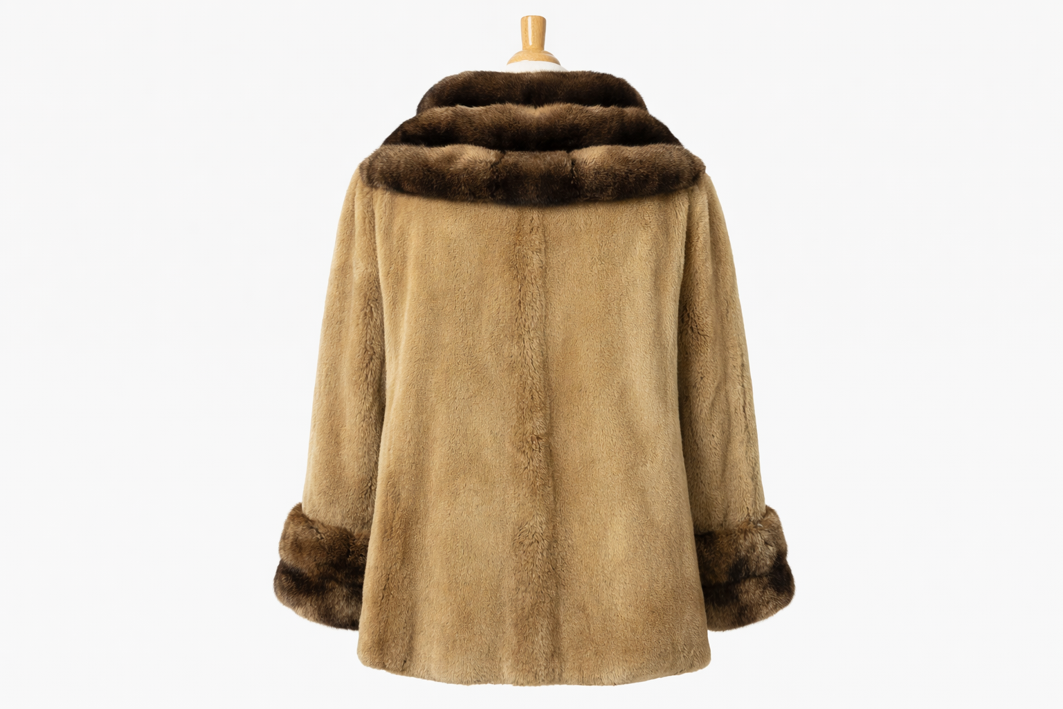 Pre-Owned 30.5" Dyed Light Camel Sheared Beaver with Dyed Rust Chinchilla Wing Collar and Cuffs